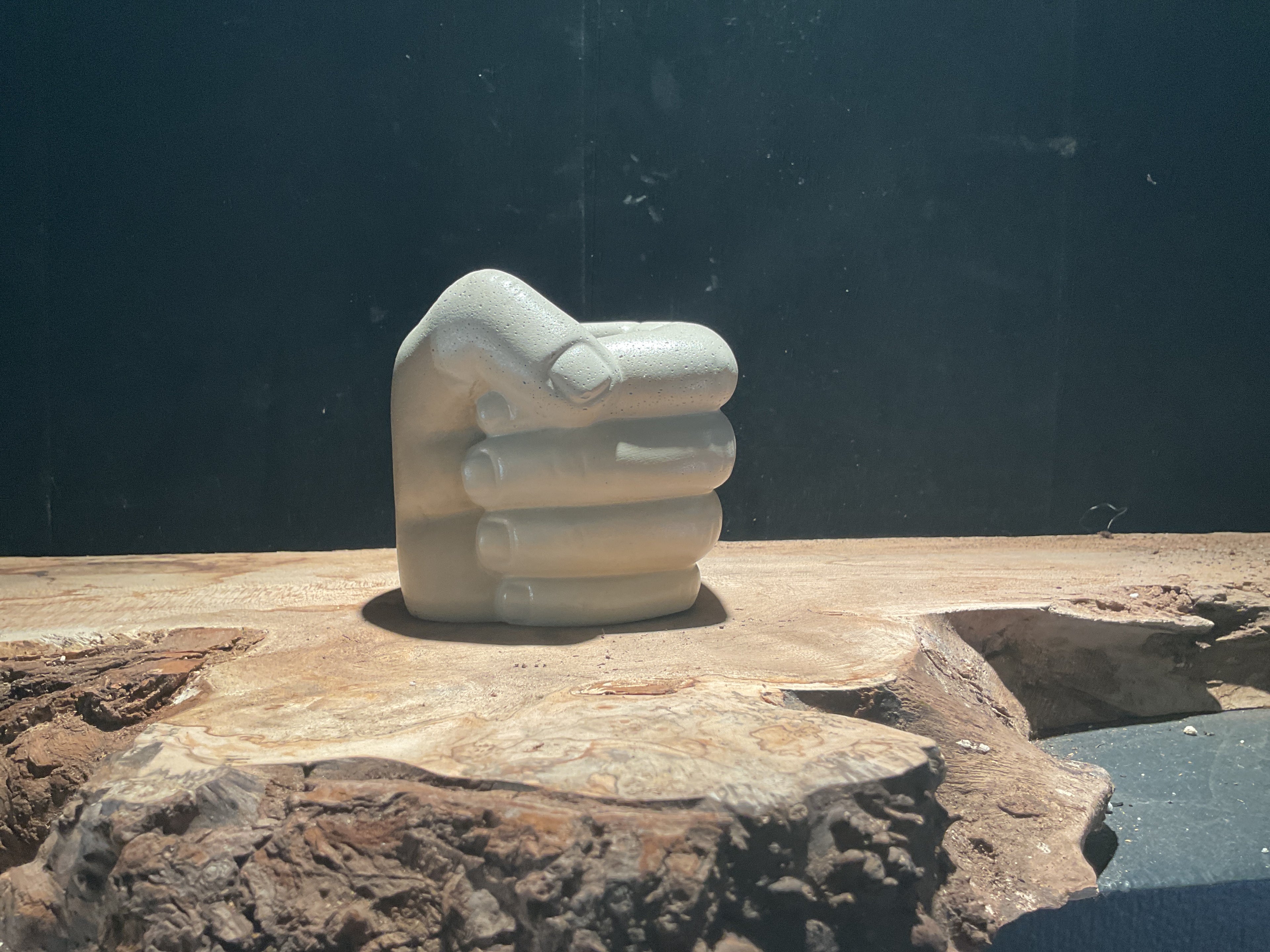 Fist pot